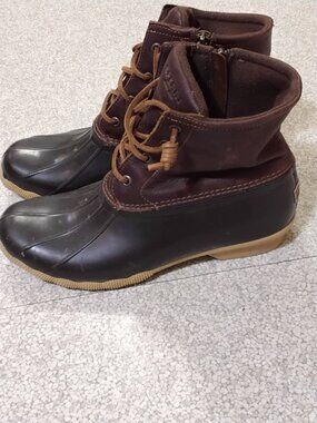 Sperry Top-Sider Women's Saltwater Duck Boots in size 10